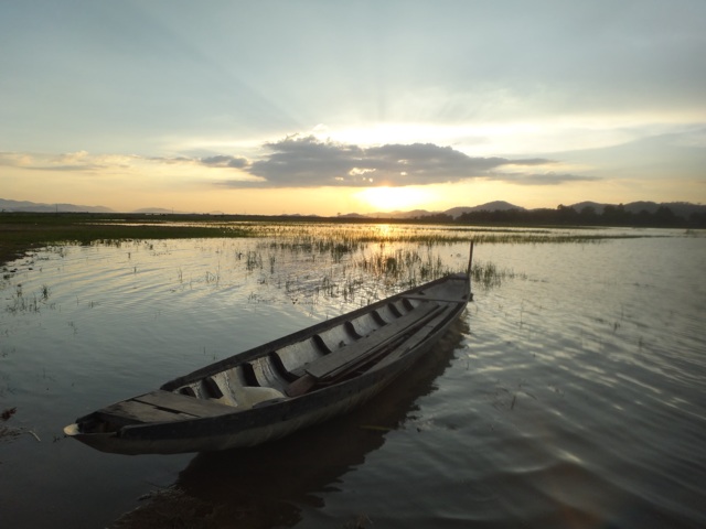 Couche de soleil sur le lac