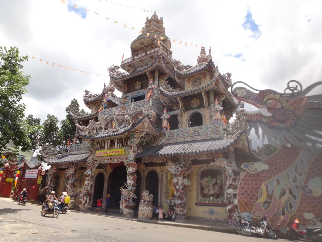 Temple rococo : Chua Linh Phuoc