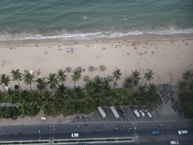 Il y a beaucoup de monde dans l'eau à cette h