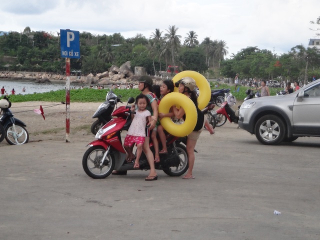 Transport familial : à 5 sur le scoot