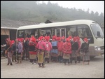 Un bus de touristes assaillit par les vendeuses Da