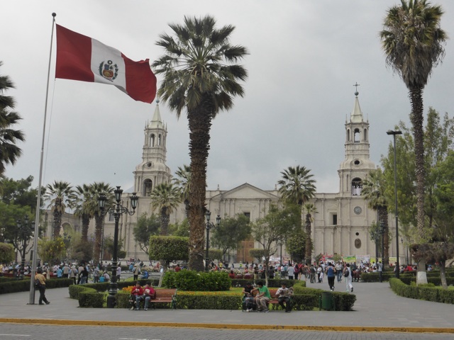 La Plaza de Armas, Arequipa avec la cathédral
