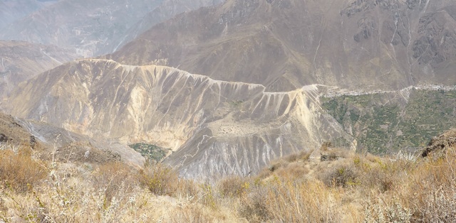 Construction d'une route d'accès pour ces vil