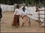 Gauchos dans une posture bizarre.